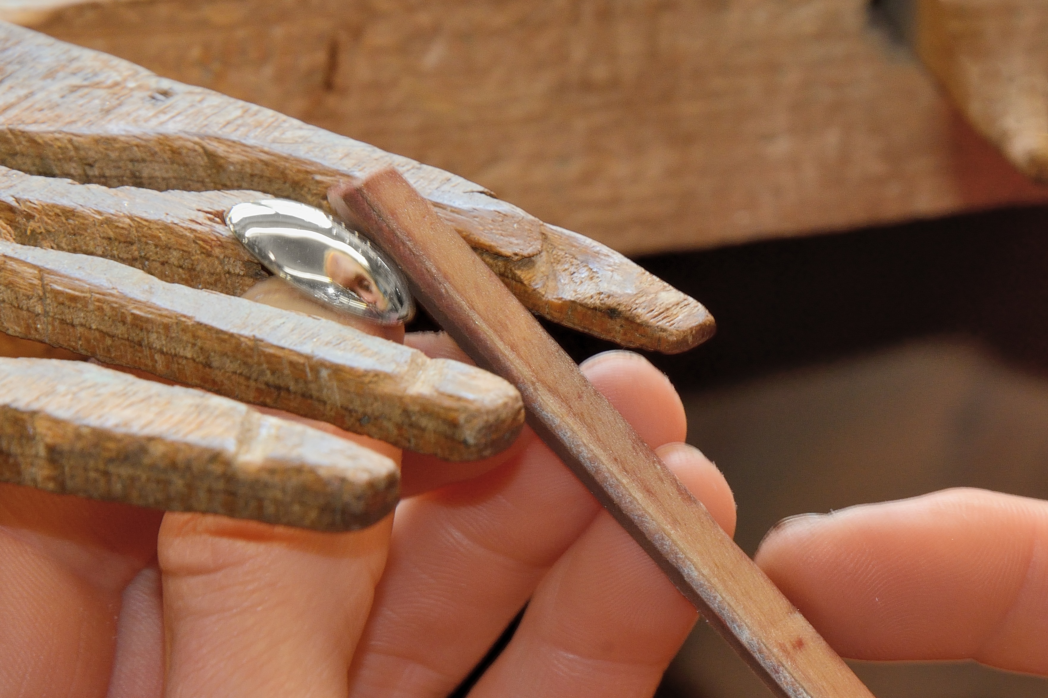 Traditional Goldsmiths to offer home consultation service as part of bespoke jewellery process